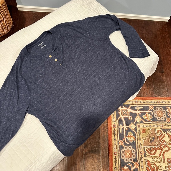 Two long sleeve Goodfellow T shirts - Picture 2 of 6